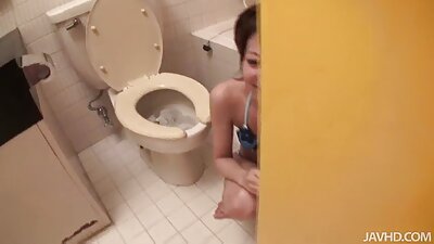 คนอนาจารแหย่พืชชนิดหนึ่งขนาดใหญ่ในตูด. วีดีโอ หนัง โป้