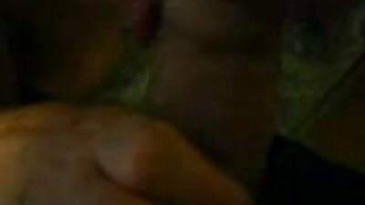 ตุ๊กตายั่วยวน cums จาก handjob อ่อนโยนบนเตียง วีดีโอ โป้ xxx