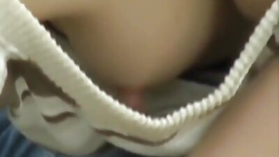 สาวสวยจับหีและหัวนมด้วยมือของเธอ ค ลิบ วีดีโอ โป็
