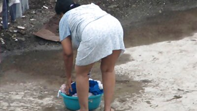 ผู้หญิงกับหน้าอกที่ดี masturbates ดู วีดีโอ หนัง โป้ บนเว็บแคม.
