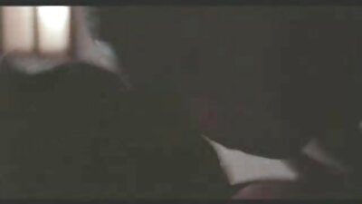 พวกนิโกรสอดดุ้นใหญ่เข้าไปในหมวกยางยืด. วีดีโอ หนัง อา