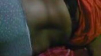 busty วีดีโอ เอ็ ก ฟรี กระตุกออกพายโยนีของเธอต่อหน้ากล้อง